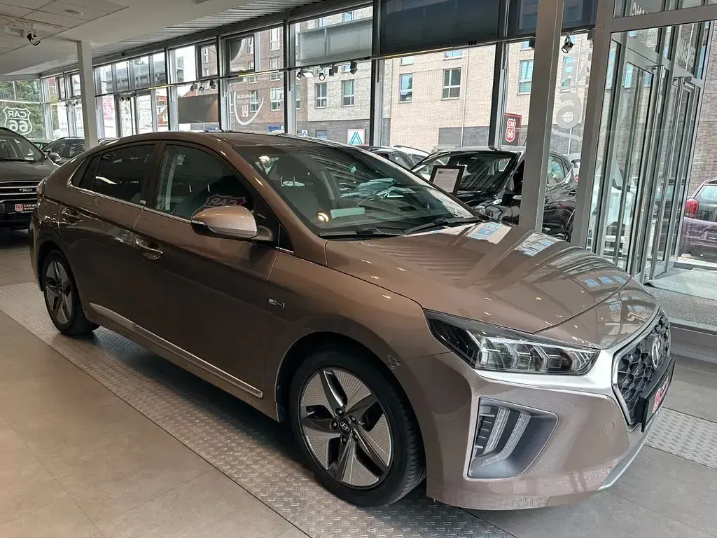 Gebraucht Hyundai Ioniq Style 105 PS (77 kW) 2020 Liquid sand Kleinwagen