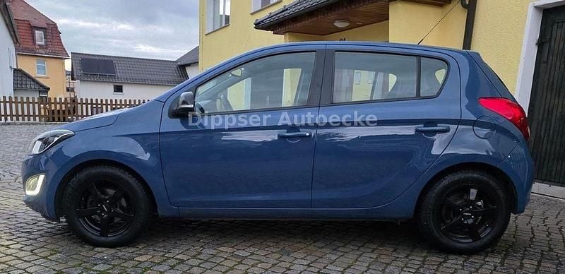 Gebraucht Hyundai i20 Trend 101 PS (74 kW) 2014 Blau Kleinwagen