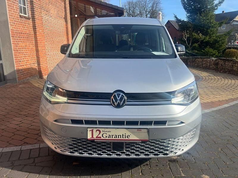 Gebraucht VW Caddy Maxi Style 122 PS (89 kW) 2023 Silber Van / Kleinbus