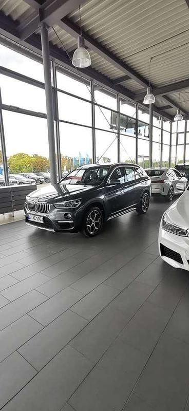 Grau Gebraucht 2017 BMW X1 xLine SUV | 17.299 € (Guter Preis) - Bild 1/4