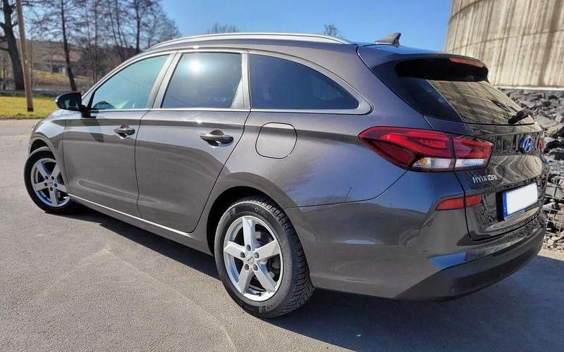 Gebraucht Hyundai i30 Style 140 PS (102 kW) 2018 Grau Kombi