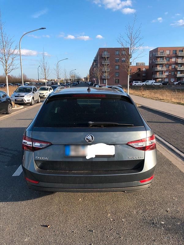 Gebraucht Skoda Superb 190 PS (139 kW) 2017 Grau Kombi