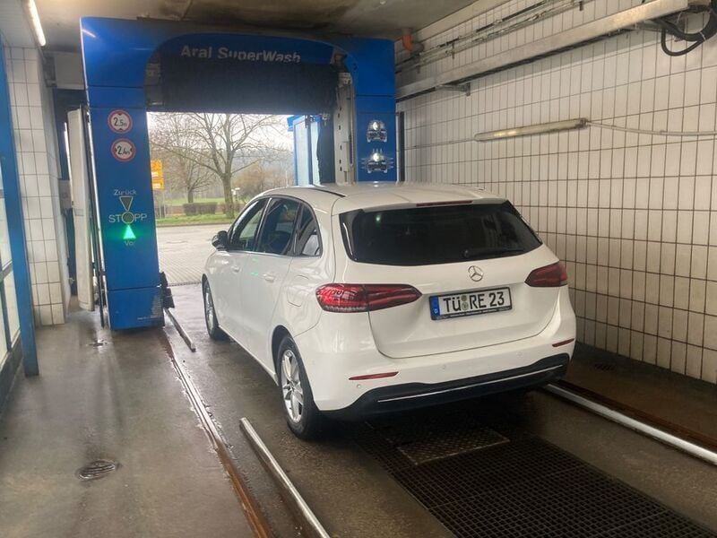Weiß Gebraucht 2019 Mercedes B180 Van / Kleinbus | 14.800 € (Fairer Preis) - Bild 1/4