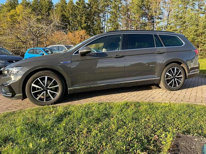 Gebraucht VW Passat GTE 156 PS (114 kW) 2020 Uranograu Kombi