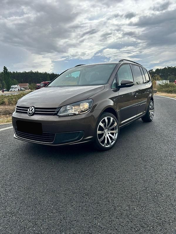 Braun Gebraucht 2012 VW Touran Life Van / Kleinbus | 7.700 € (Superpreis) - Bild 1/4