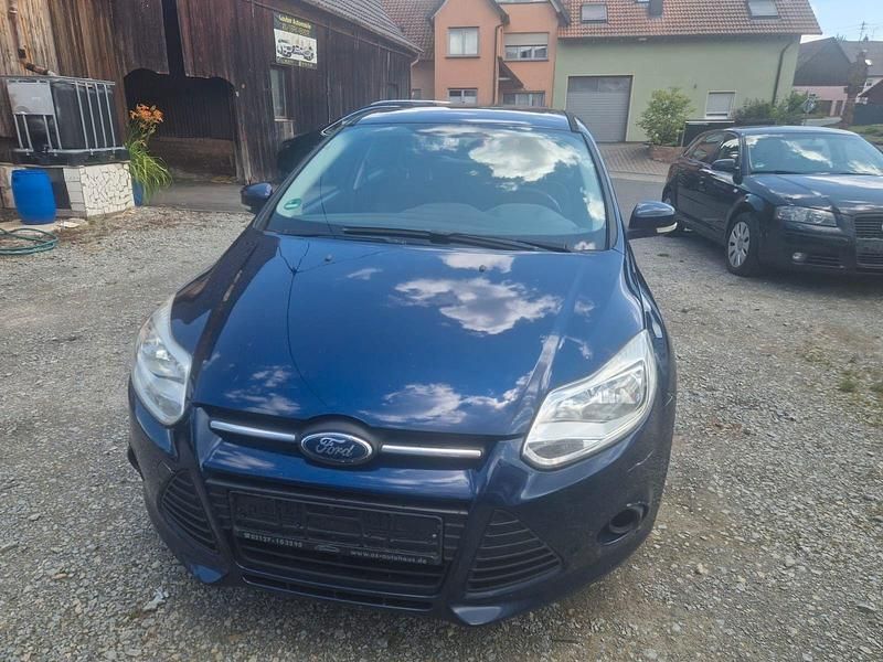 Blau Gebraucht 2011 Ford Focus Trend Kombi | 1.550 € (Fairer Preis) - Bild 1/4