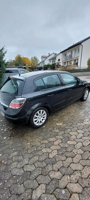Gebraucht Opel Astra 90 PS (66 kW) 2008 Limousine