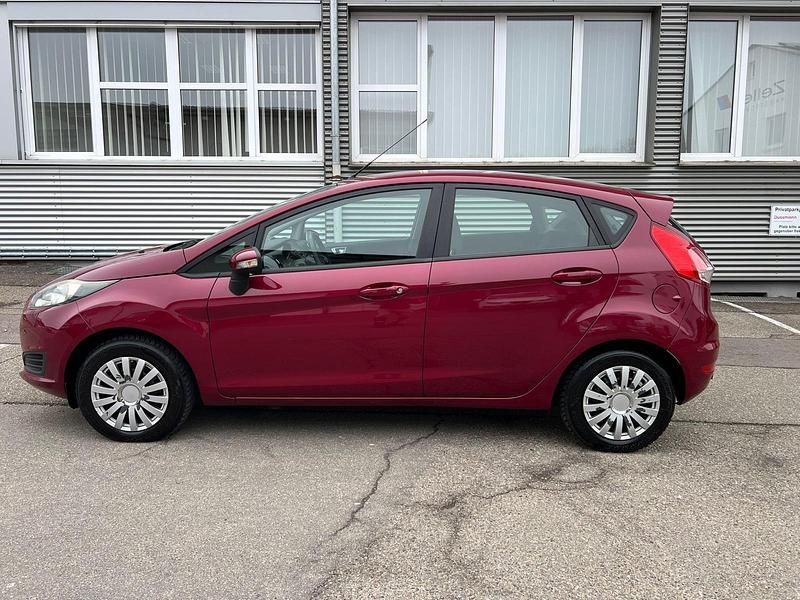Gebraucht Ford Fiesta 101 PS (74 kW) 2014 Rot Kleinwagen