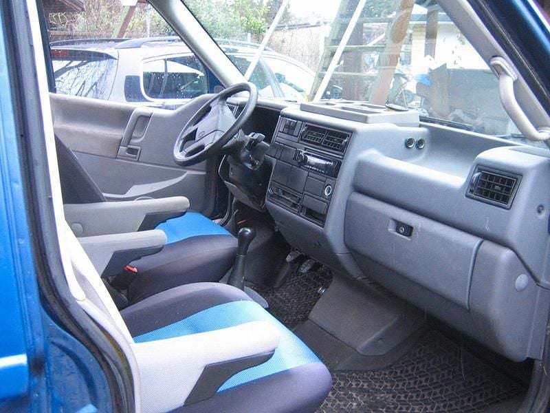 Second-hand VW T4 102 CP (75 kW) 1990 Albastru Van
