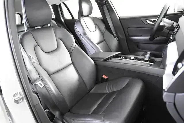 Gebraucht Volvo V60 Inscription 197 PS (144 kW) 2021 Grau Kombi