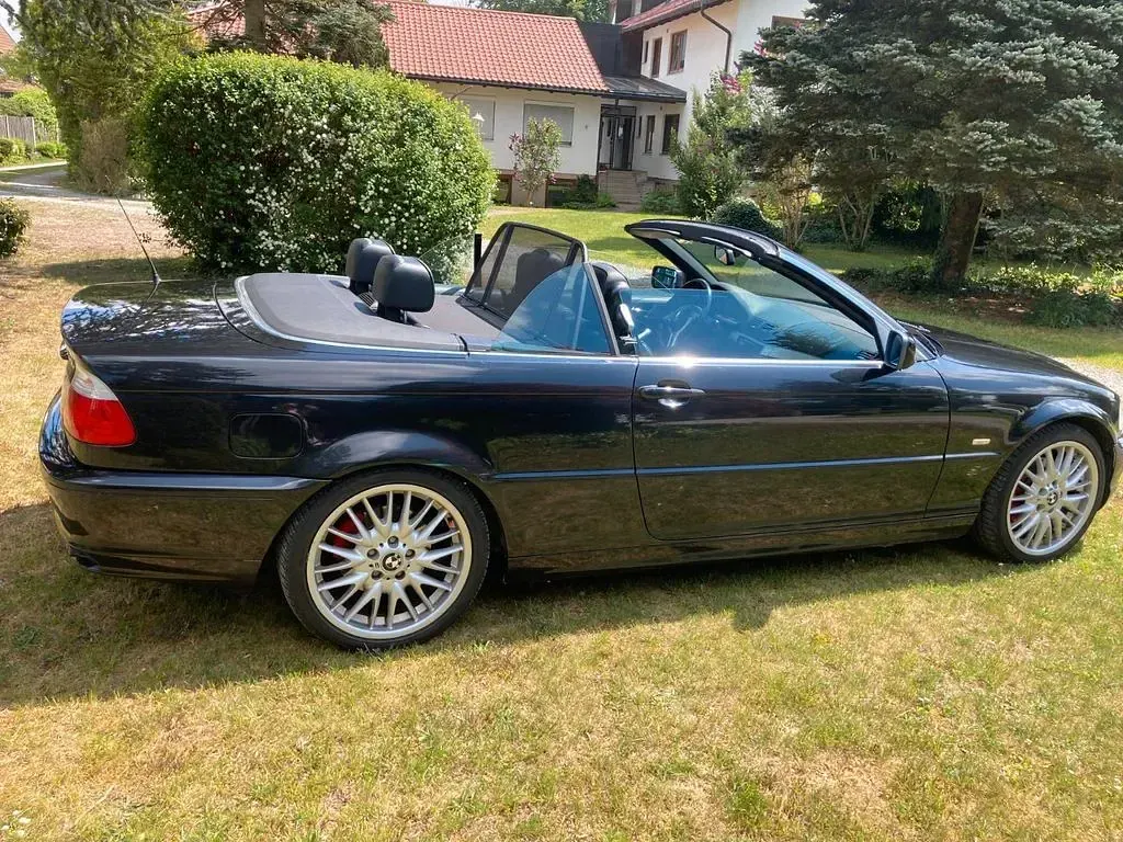 Gebraucht BMW 325 Cabriolet Sport Line 192 PS (141 kW) 2001 Schwarz Cabrio