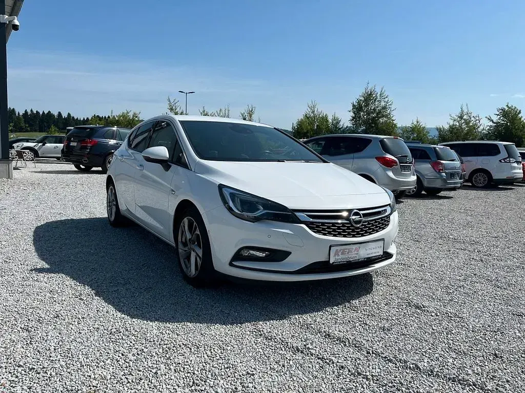 Gebraucht Opel Astra Dynamic 160 PS (117 kW) 2017 Weiß Limousine