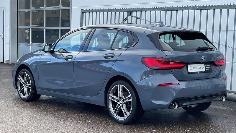Gebraucht BMW 118 Sport Line 150 PS (110 kW) 2024 Bmw individual storm gray metal Kleinwagen