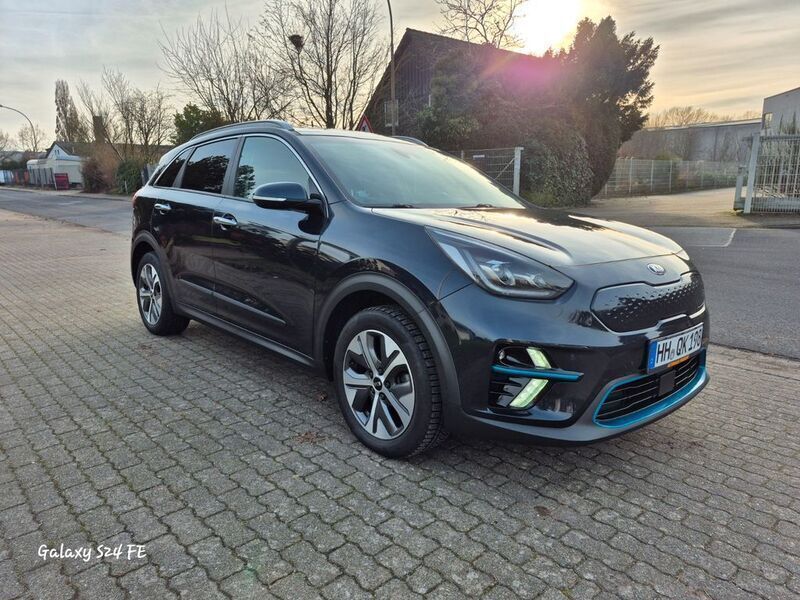 Blau Gebraucht 2020 Kia e-Niro SUV | 18.950 € (Fairer Preis) - Bild 1/4