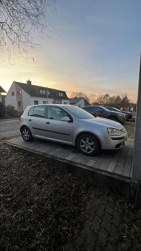 Gebraucht VW Golf V 101 PS (74 kW) 2005 Silber Kleinwagen