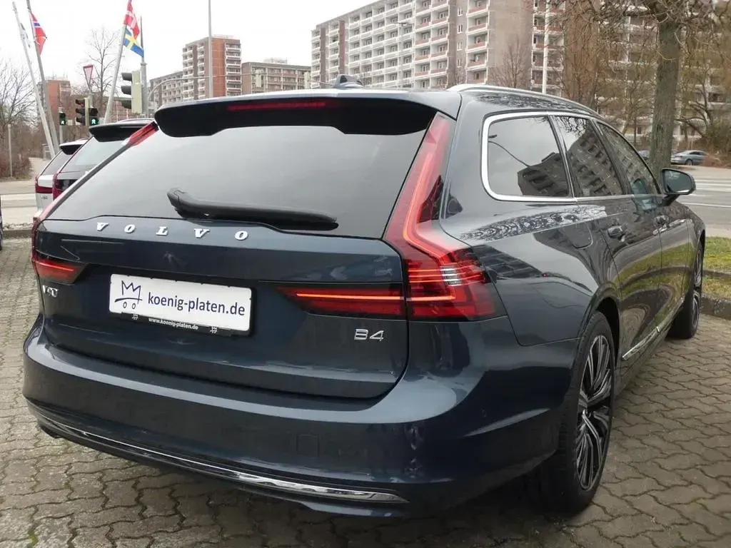 Gebraucht Volvo V90 Ultimate 197 PS (144 kW) 2024 Blau Kombi