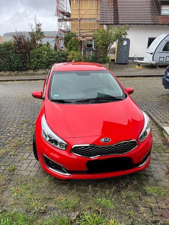Rot Gebraucht 2017 Kia Ceed Limousine | 10.250 € (Guter Preis) - Bild 1/4