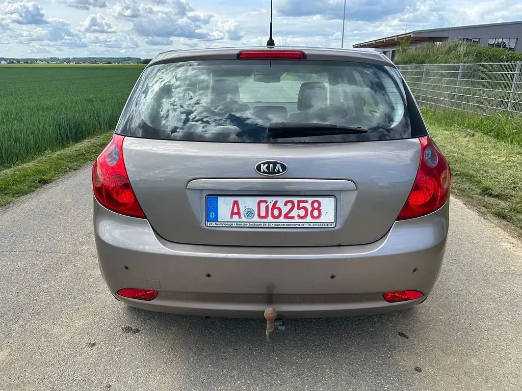 Gebraucht Kia Ceed 143 PS (105 kW) 2007 Beige Kleinwagen