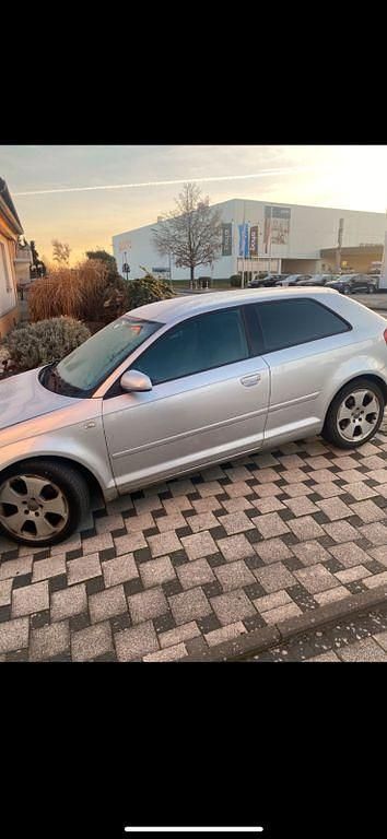 Gebraucht Audi A3 Ambiente 102 PS (75 kW) 2004 Silber Kleinwagen