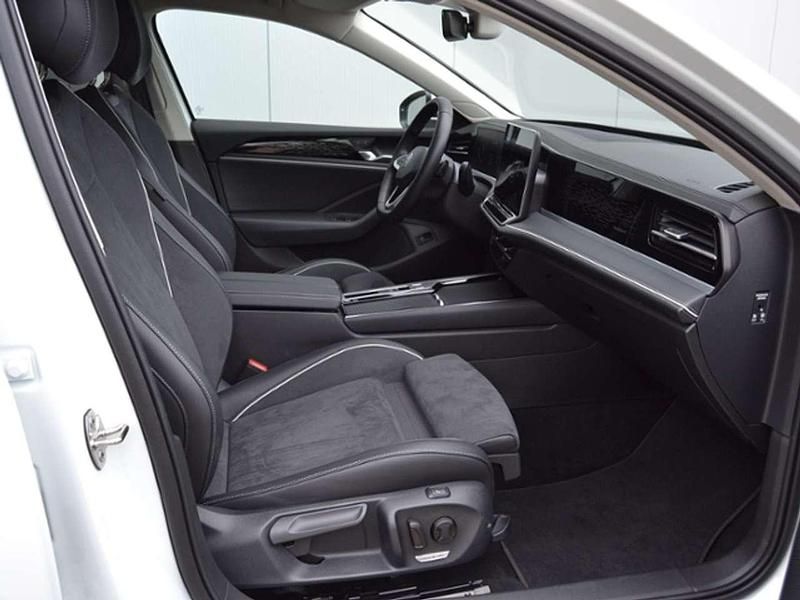 Gebraucht VW Passat IQ Drive 150 PS (110 kW) 2024 Weiß (pure white) Kombi