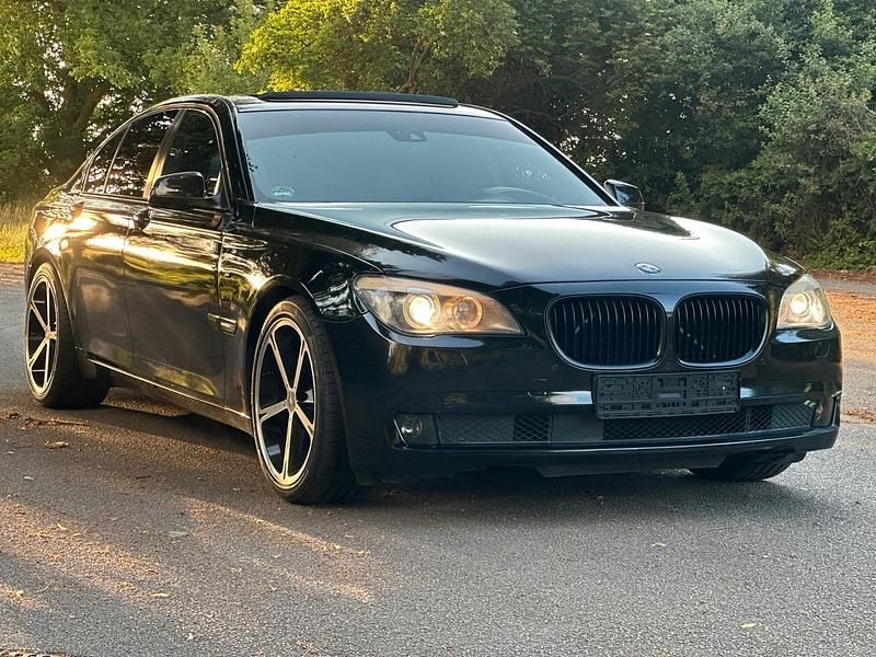 Schwarz Gebraucht 2012 BMW 730 Performance Limousine | 15.999 € (Fairer Preis) - Bild 1/4