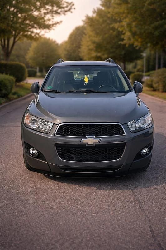 Gebraucht Chevrolet Captiva 167 PS (122 kW) 2012 Grau SUV