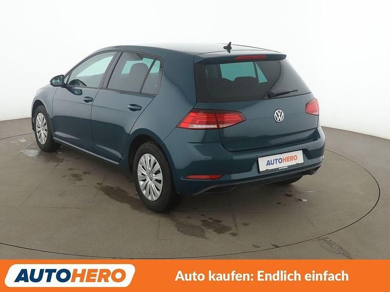 Gebraucht VW Golf VII Trendline 110 PS (80 kW) 2017 Grün Limousine