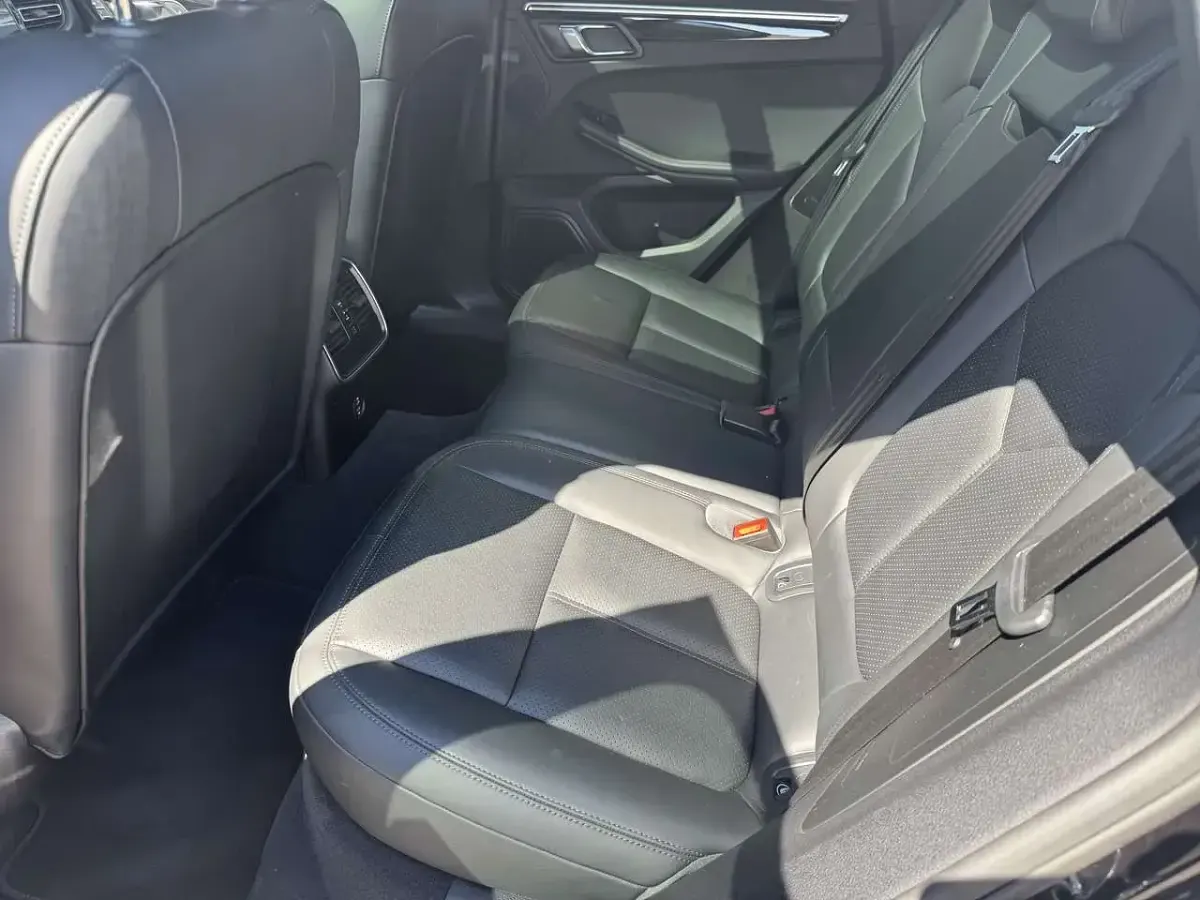 Gebraucht Porsche Macan 354 PS (260 kW) 2019 Tiefschwarzmetallic SUV