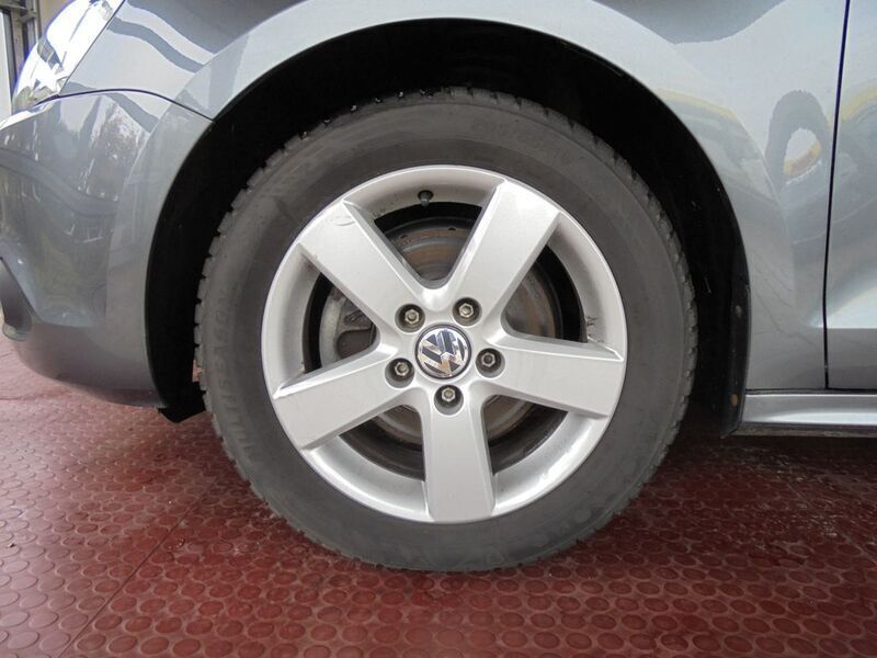 Gebraucht VW Jetta Life 105 PS (77 kW) 2013 Grau Limousine