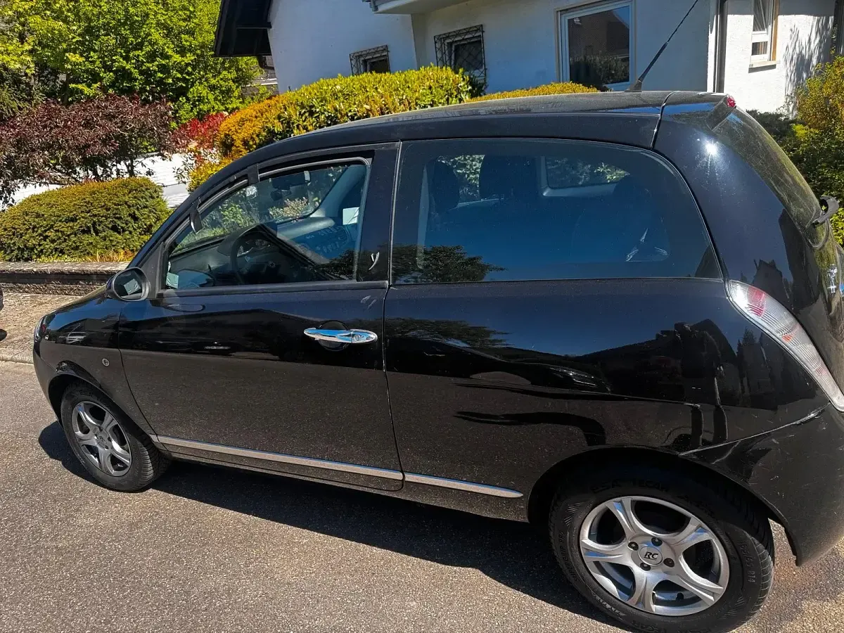 Gebraucht Lancia Ypsilon 60 PS (44 kW) 2007 Schwarz Kleinwagen