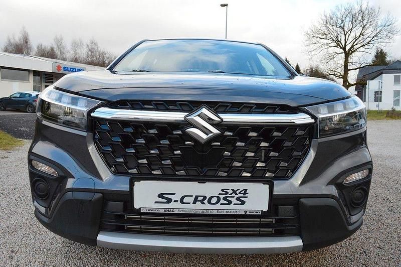 Neu Suzuki SX4 S-Cross 130 PS (95 kW) 2025 Titan dark gray SUV