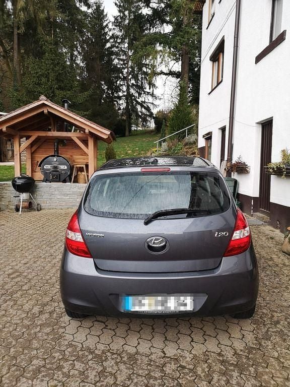 Gebraucht Hyundai i20 Classic 77 PS (56 kW) 2011 Grau Kleinwagen