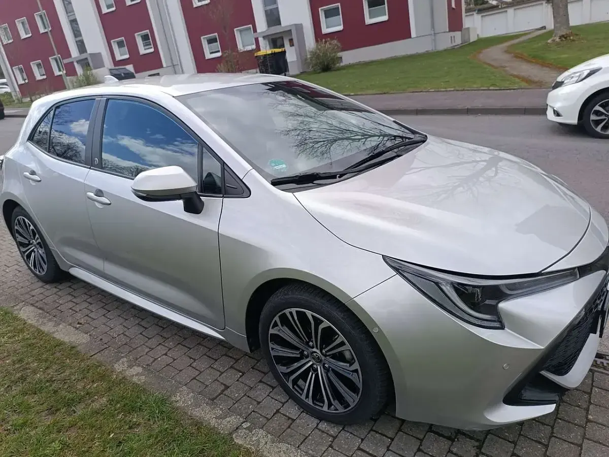 Gebraucht Toyota Corolla Hybrid 98 PS (72 kW) 2023 Grau Kleinwagen