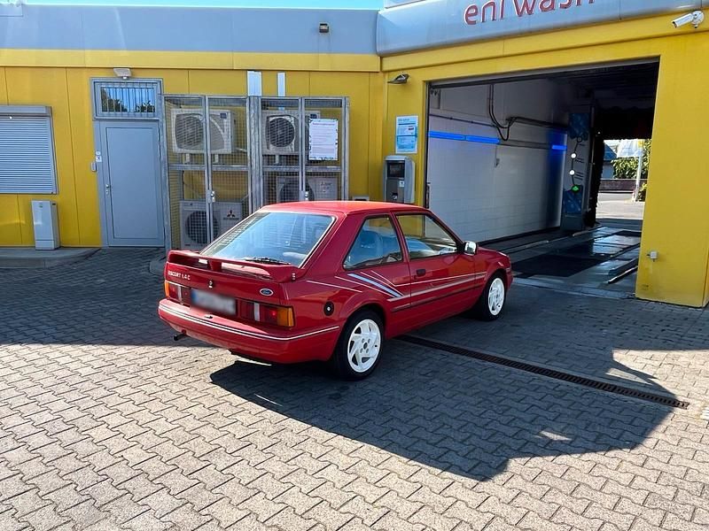 Gebraucht Ford Escort 73 PS (53 kW) 1988 Rot Coupé