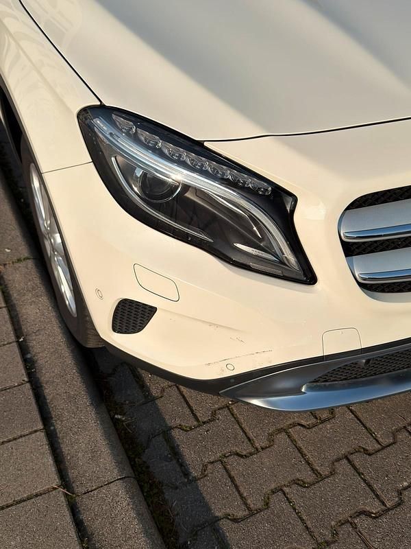 Gebraucht Mercedes GLA180 122 PS (89 kW) 2016 Weiß SUV