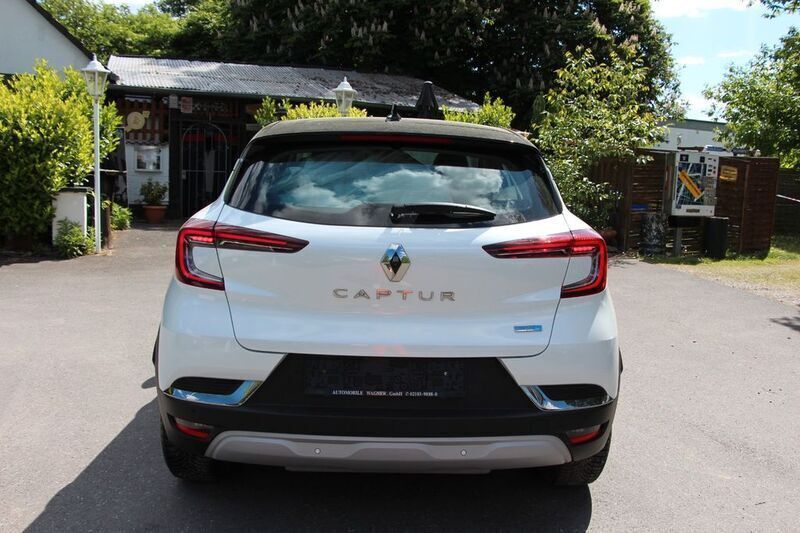 Gebraucht Renault Captur Intens 158 PS (116 kW) 2022 Weiß SUV