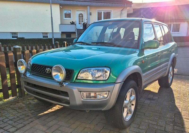 Grün Gebraucht 1998 Toyota RAV4 SUV | 3.500 € (Fairer Preis) - Bild 1/4