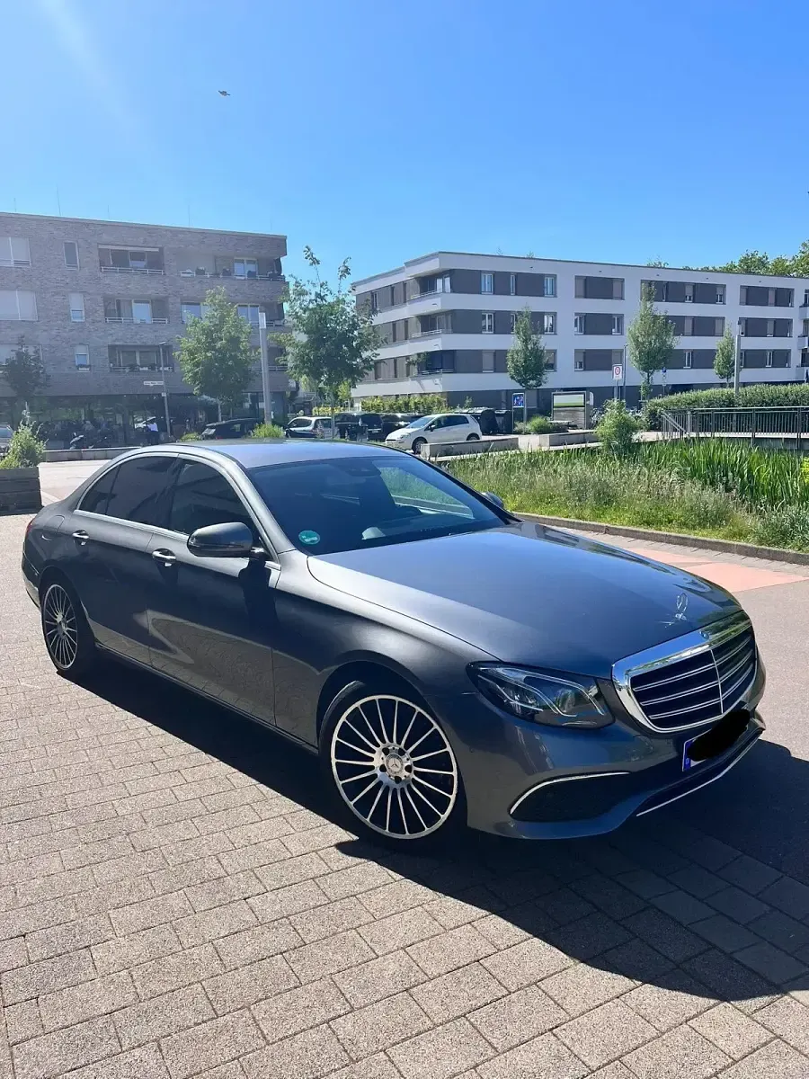Gebraucht Mercedes E220 197 PS (144 kW) 2016 Grau Limousine
