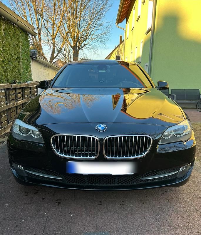 Schwarz Gebraucht 2011 BMW 520 Limousine | 11.800 € (Fairer Preis) - Bild 1/4