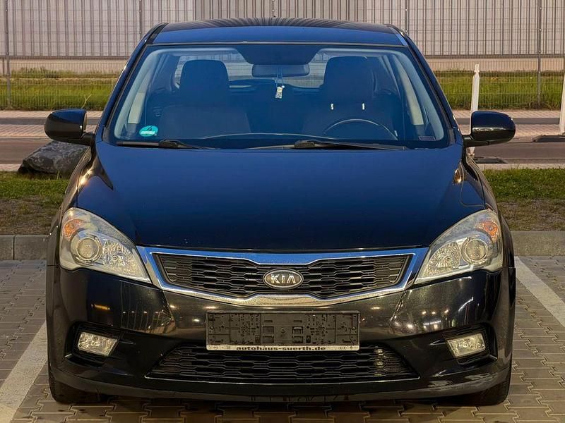 Gebraucht Kia Ceed 109 PS (80 kW) 2010 Schwarz Kleinwagen