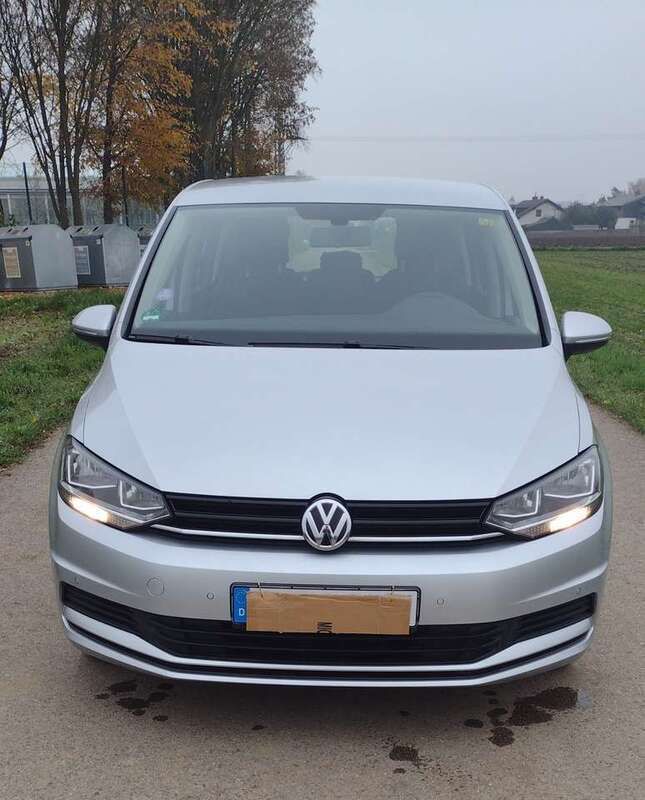 Silber Gebraucht 2018 VW Touran Trendline Van / Kleinbus | 17.500 € (Fairer Preis) - Bild 1/3