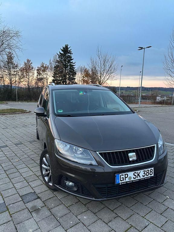 Braun Gebraucht 2015 Seat Alhambra Ecomotive Van / Kleinbus | 11.000 € (Superpreis) - Bild 1/4