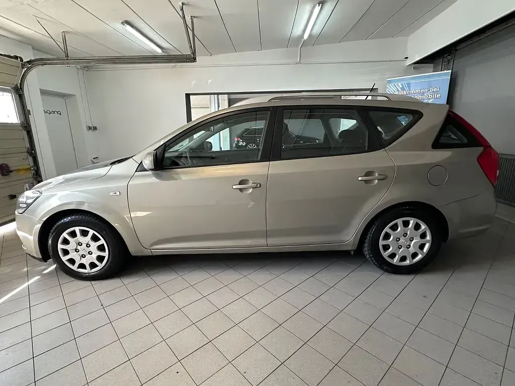 Gebraucht Kia Ceed Sportswagon 90 PS (66 kW) 2011 Grau Kombi
