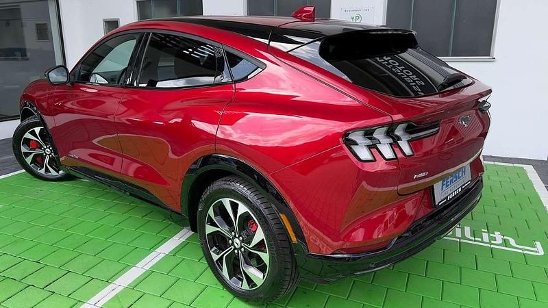 Gebraucht Ford Mustang Mach-E 197 kW (269 PS) 2022 Rot SUV