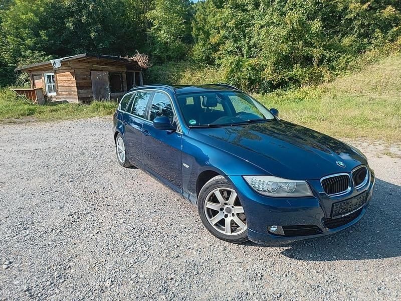 Blau Gebraucht 2011 BMW 320 Sport Line Kombi | 3.750 € (Superpreis) - Bild 1/4
