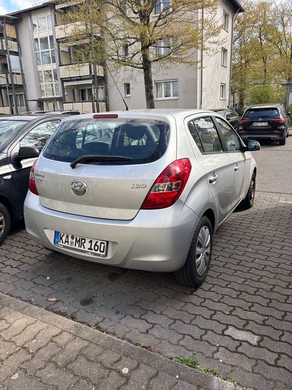 Gebraucht Hyundai i20 101 PS (74 kW) 2009 Silber Kleinwagen