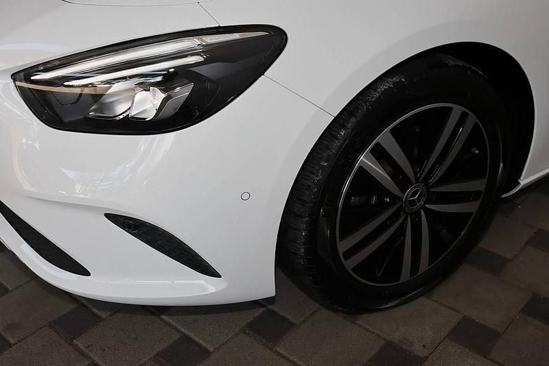 Gebraucht Mercedes B200 Progressive 163 PS (119 kW) 2022 Unilack polarweiß Van / Kleinbus