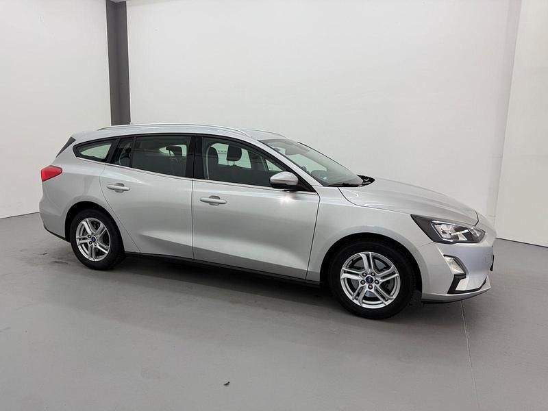 Silber Gebraucht 2022 Ford Focus Cool & Connect Kombi | 16.290 € (Superpreis) - Bild 1/4