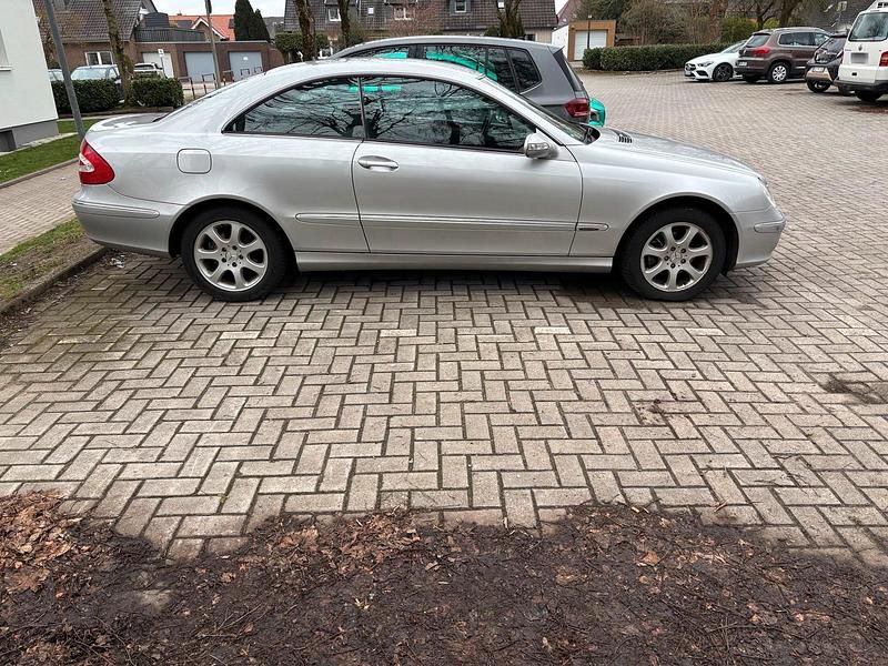 Gebraucht Mercedes CLK200 167 PS (122 kW) 2004 Silber Coupé