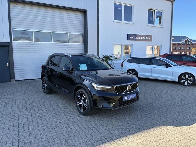 Gebraucht Volvo XC40 Core 163 PS (119 kW) 2025 Schwarz SUV